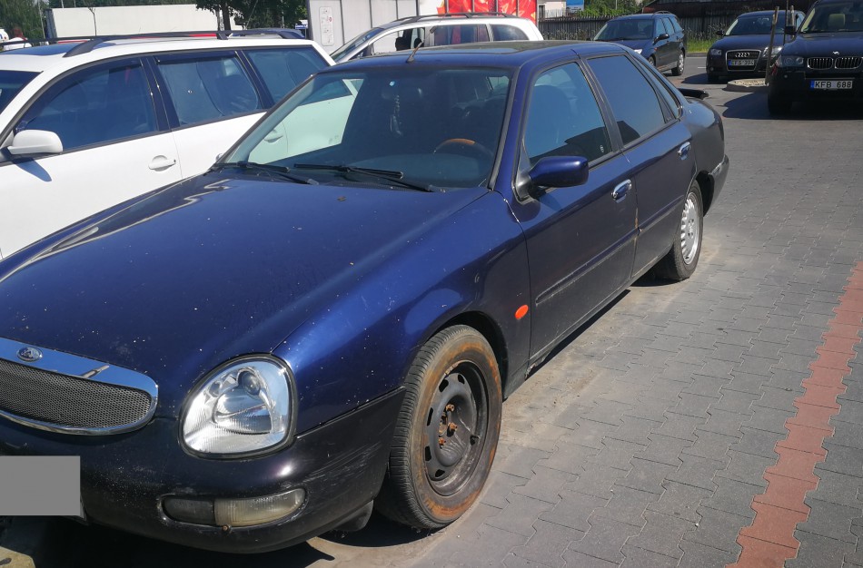 Ar prekybos centro aikštelė tampa automobilių sąvartynu?