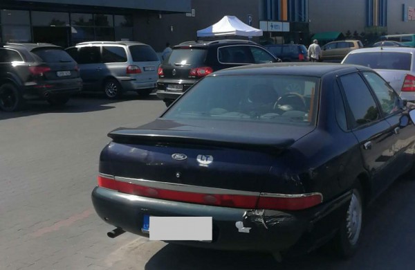 Ar prekybos centro aikštelė tampa automobilių sąvartynu?