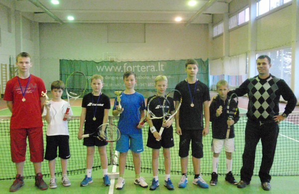 Jonavos tenisininkų viešnagė kalėdiniame turnyre