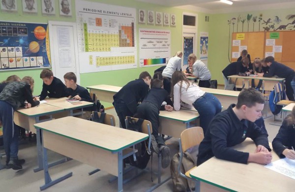 Jonavos „Neries“ pagrindinės mokyklos bendruomenė  laimėjo programos „Darni mokykla“ žaliąjį sertifikatą