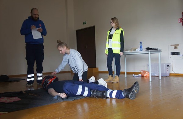 Jonavos „Neries“ pagrindinės mokyklos bendruomenė  laimėjo programos „Darni mokykla“ žaliąjį sertifikatą