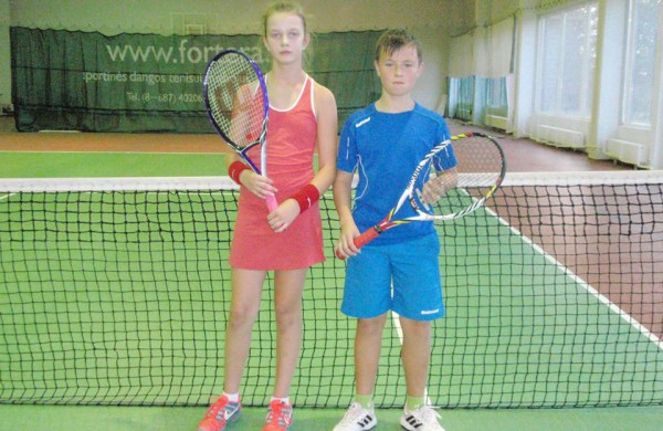 Jonavos tenisininkų viešnagė kalėdiniame turnyre