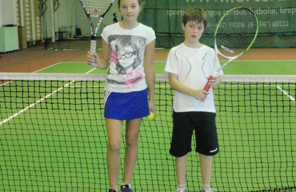 Jonavos tenisininkų viešnagė kalėdiniame turnyre