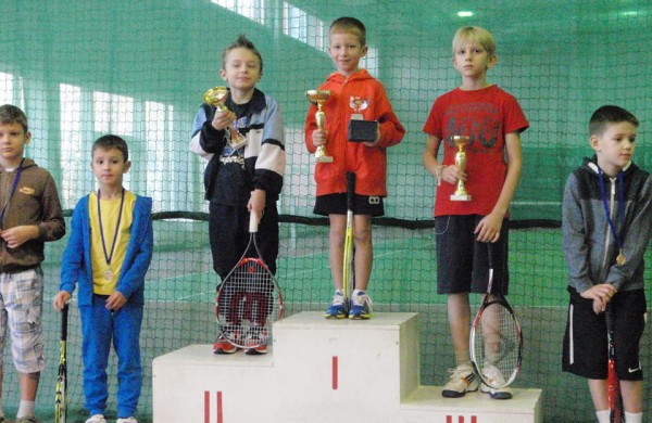 Jonavos tenisininkų viešnagė kalėdiniame turnyre
