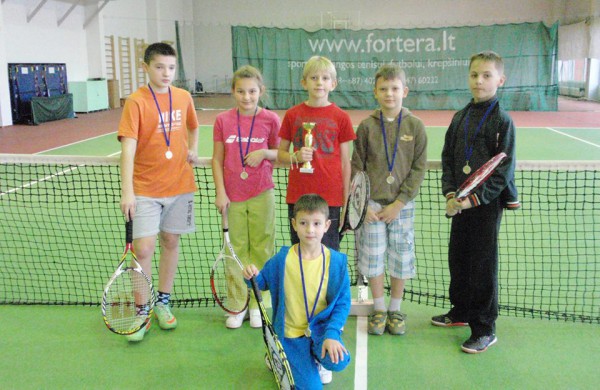 Jonavos tenisininkų viešnagė kalėdiniame turnyre