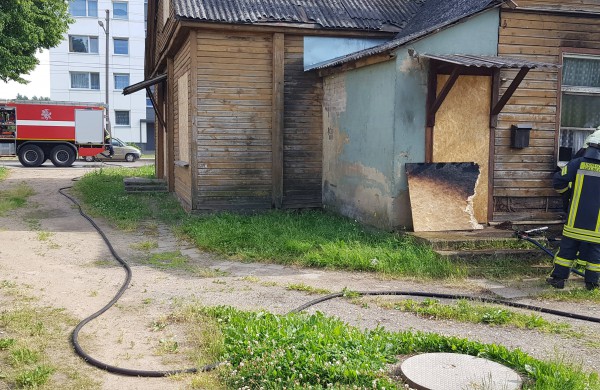 Apleistas Panerių g. 7 namas: benamių landynė – rūpestis savivaldybei 