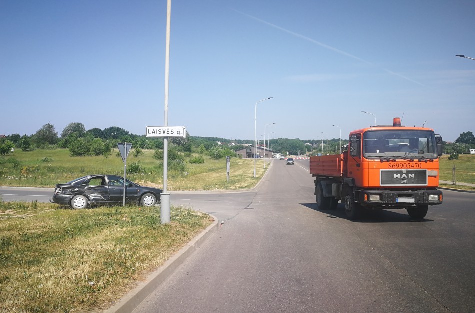 Avarija P.Vaičiūno gatvėje dėl apmaudžios klaidos