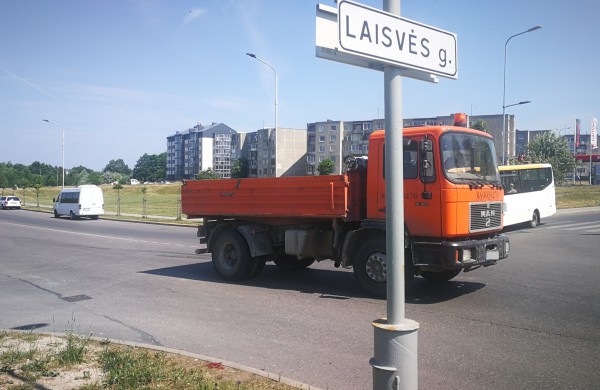 Avarija P.Vaičiūno gatvėje dėl apmaudžios klaidos