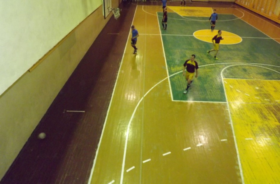 Salės futbolo pirmenybės prasidėjo solidžiais rezultatais