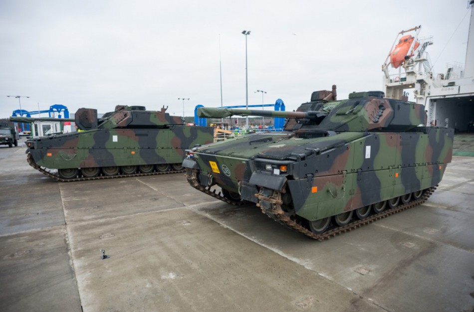 Šalies keliuose – intensyvus karinės technikos judėjimas