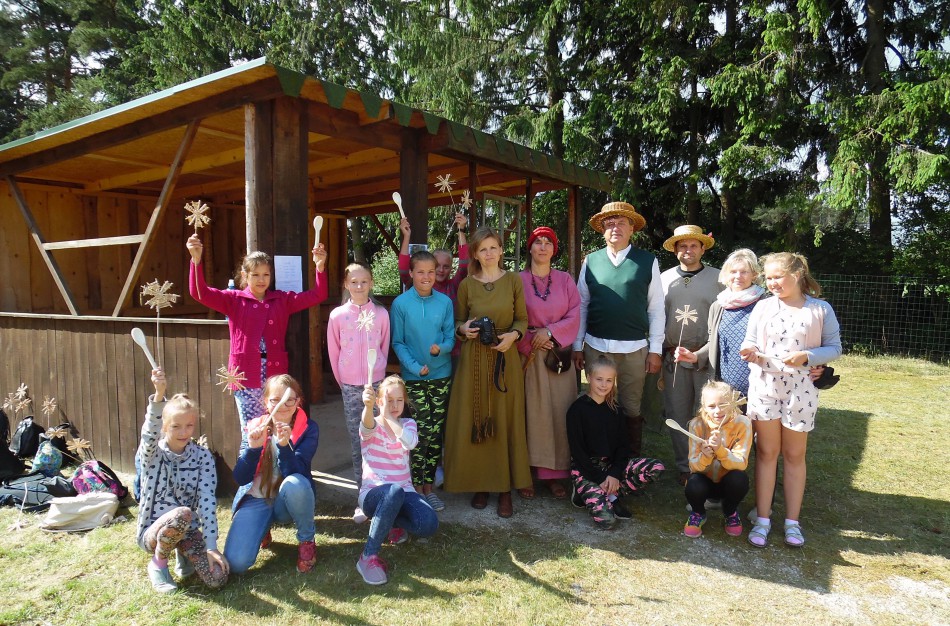 Įdomi veikla edukacinėje stovykloje „Amatų pynė“