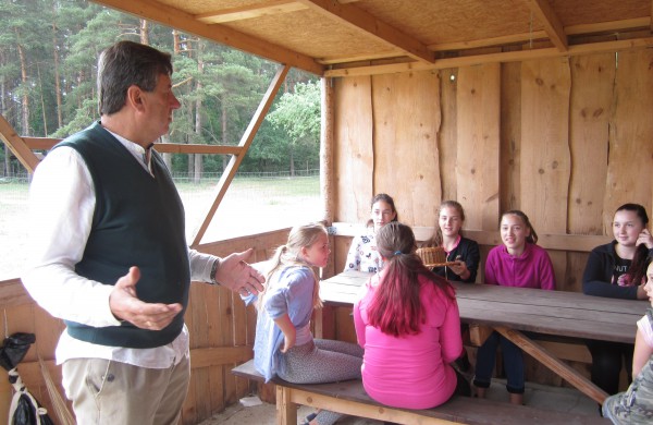 Įdomi veikla edukacinėje stovykloje „Amatų pynė“