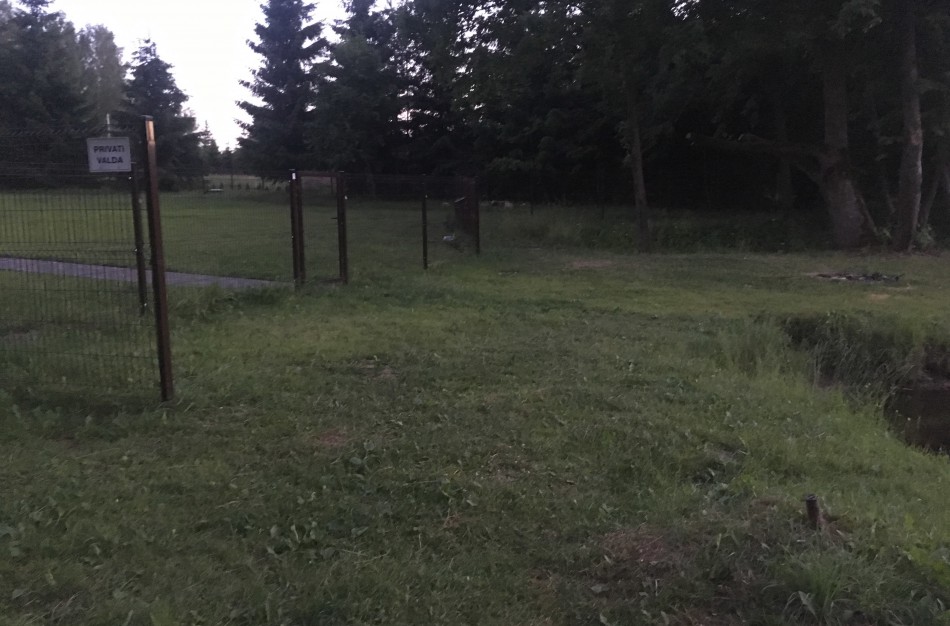 Skaitytoja: „Ar įstatymiškai draudžiama prieiga prie tvenkinio?"