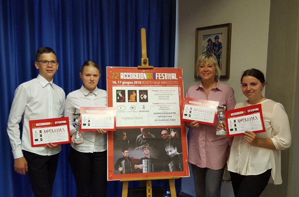 Joninėms parvežti laurai iš Italijos