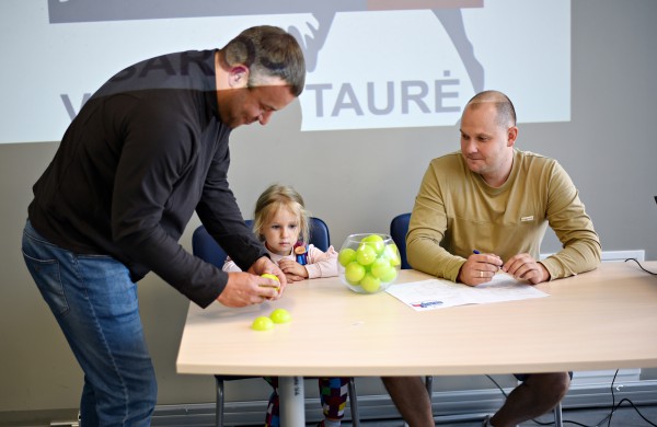 Burtų keliu ištraukti pirmi „Jonavos žinios“ taurės susitikimai