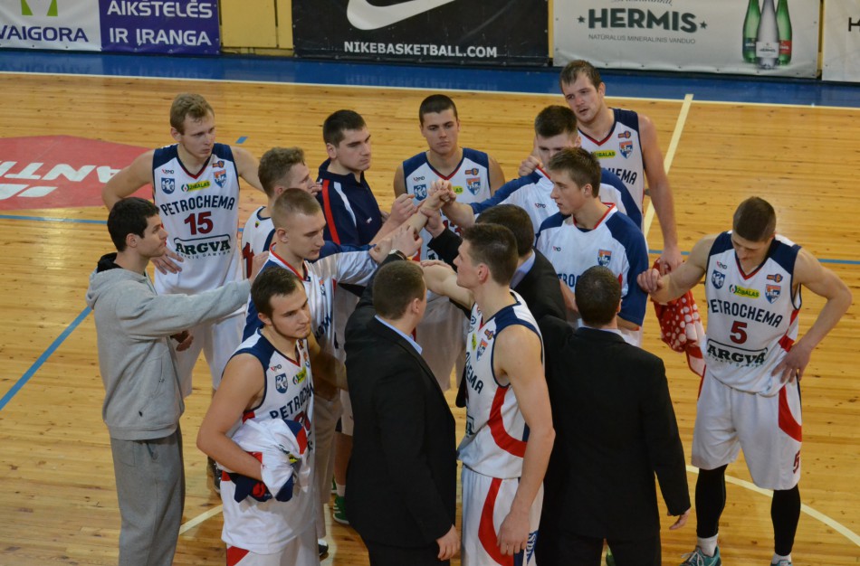 Skirtingai susiklėsčiusios rungtynės „Petrochemai“ padovanojo pergalę ir skaudų pralaimėjimą