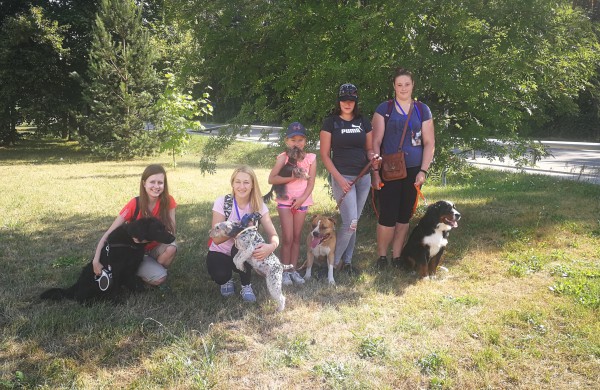 Jonavoje įvyko pirmasis žygis su augintiniais