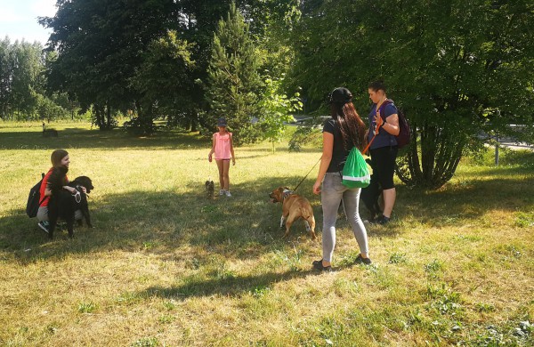 Jonavoje įvyko pirmasis žygis su augintiniais