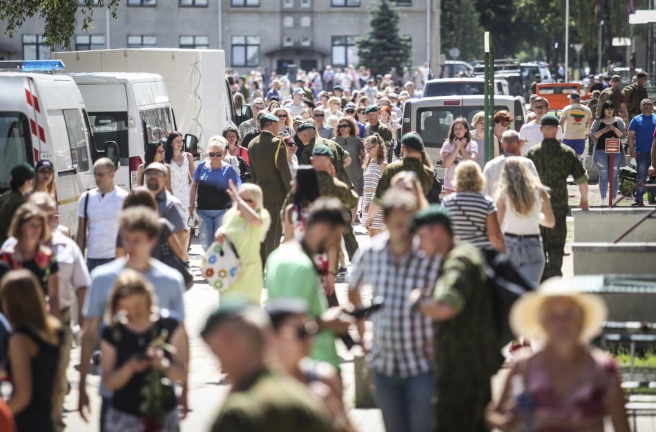 Rukloje ir Tauragėje į atsargą išleisti beveik 1000 šauktinių