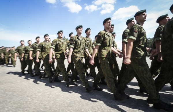 Rukloje ir Tauragėje į atsargą išleisti beveik 1000 šauktinių