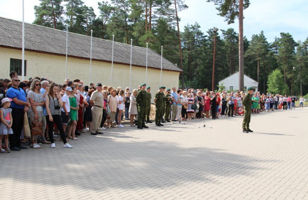 Rukloje ir Tauragėje į atsargą išleisti beveik 1000 šauktinių