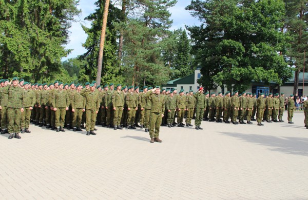 Rukloje ir Tauragėje į atsargą išleisti beveik 1000 šauktinių