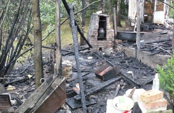 Sekmadienį sudegė sodo namelis ir išdegė butas 