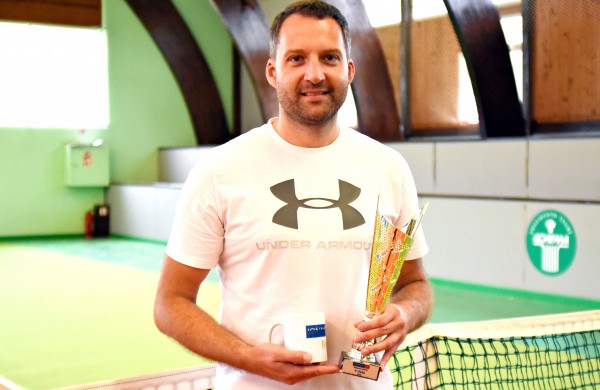 Pasibaigė teniso turnyras „Jonavos žinių“ taurei laimėti