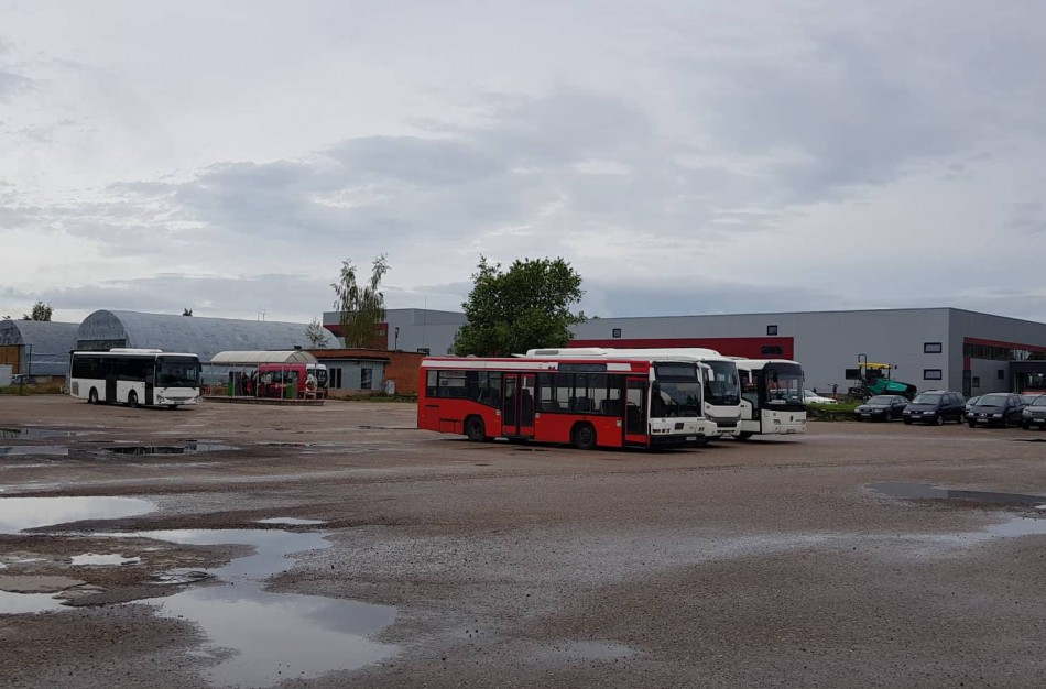 Naktį šėlusi audra pridarė nuostolių bendrovei „Jonavos autobusai“
