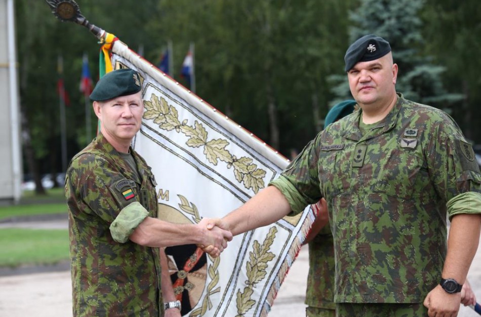 Mokomajame pulke - vadų pasikeitimo ceremonija 