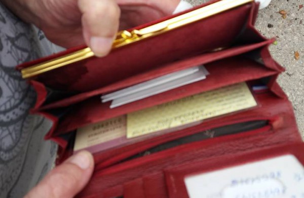 Pagalbos šauksmas bendrovėje „Jonavos paslaugos“: moteris į konteinerį įmetė piniginę