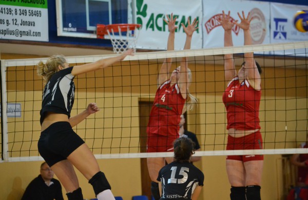 Jonavos tinklininkės nepaliko galimybių laimėti ir latvėms