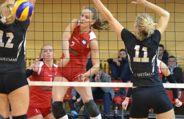 Jonavos tinklininkės nepaliko galimybių laimėti ir latvėms