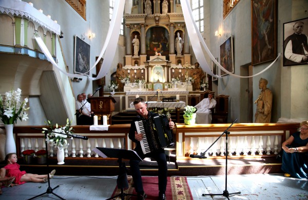 Skarulių muzikos festivalis prasidėjo su gausiomis publikos ovacijomis