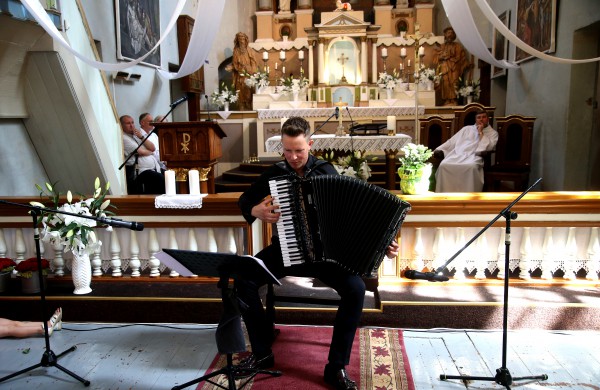 Skarulių muzikos festivalis prasidėjo su gausiomis publikos ovacijomis