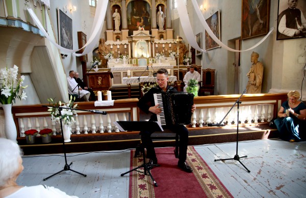 Skarulių muzikos festivalis prasidėjo su gausiomis publikos ovacijomis