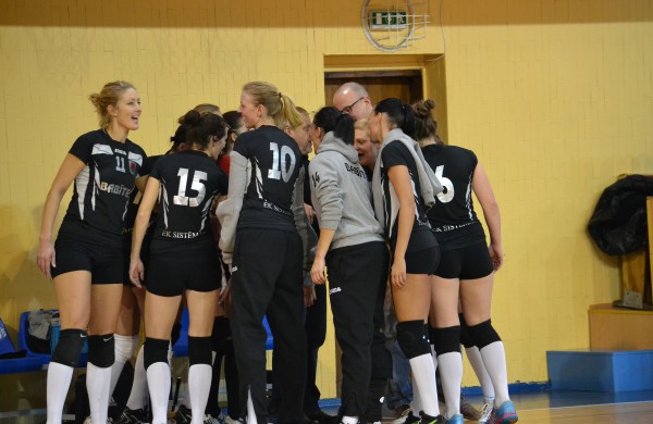 Jonavos tinklininkės nepaliko galimybių laimėti ir latvėms