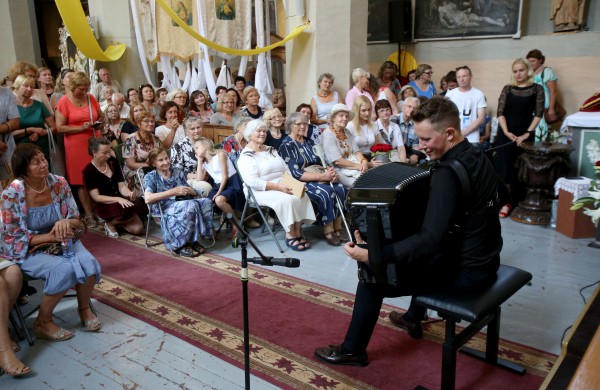 Skarulių muzikos festivalis prasidėjo su gausiomis publikos ovacijomis