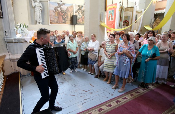 Skarulių muzikos festivalis prasidėjo su gausiomis publikos ovacijomis