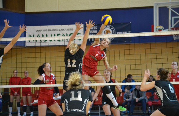 Jonavos tinklininkės nepaliko galimybių laimėti ir latvėms