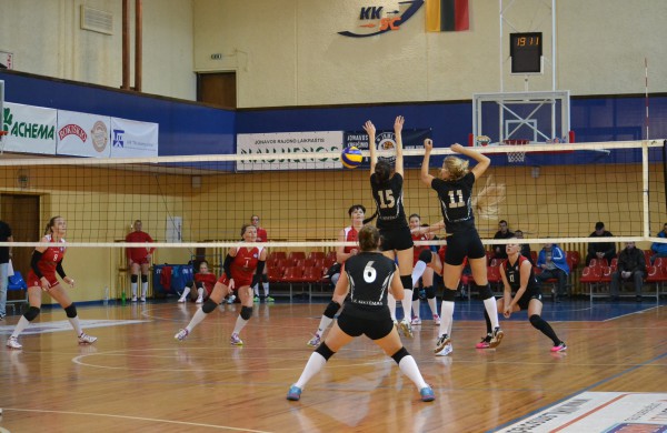 Jonavos tinklininkės nepaliko galimybių laimėti ir latvėms