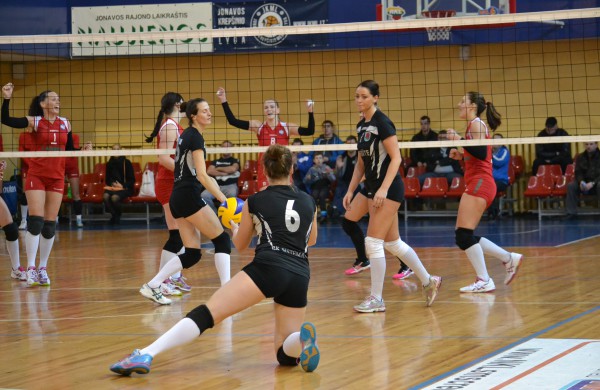 Jonavos tinklininkės nepaliko galimybių laimėti ir latvėms