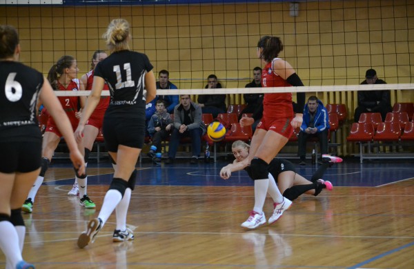 Jonavos tinklininkės nepaliko galimybių laimėti ir latvėms