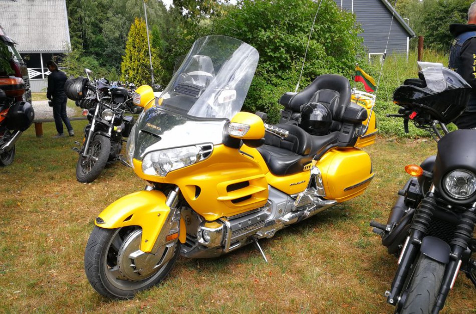 Patarimai, kaip motociklininkams kelyje tapti labiau matomiems