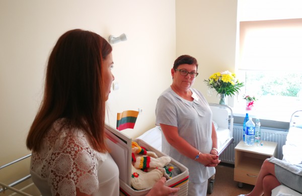 ,,Lietuvai 100-Sveikas, mažyli" komanda lankėsi Jonavos ligoninėje