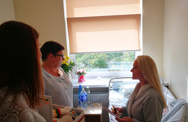 ,,Lietuvai 100-Sveikas, mažyli" komanda lankėsi Jonavos ligoninėje