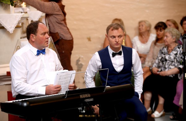 Viešniai iš Amerikos plojo pilna Skarulių bažnyčia