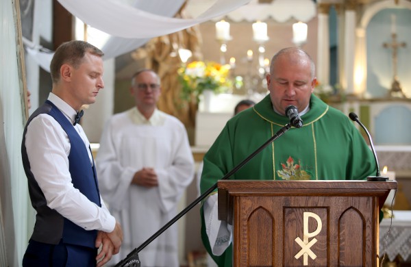 Viešniai iš Amerikos plojo pilna Skarulių bažnyčia