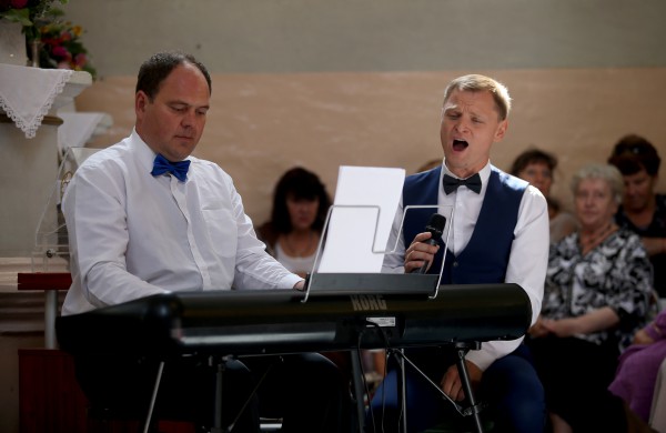 Viešniai iš Amerikos plojo pilna Skarulių bažnyčia