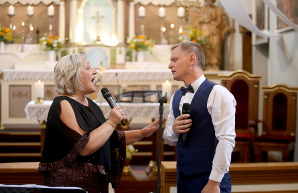 Viešniai iš Amerikos plojo pilna Skarulių bažnyčia